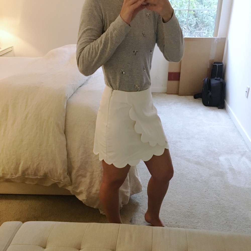 White scallop mini skirt